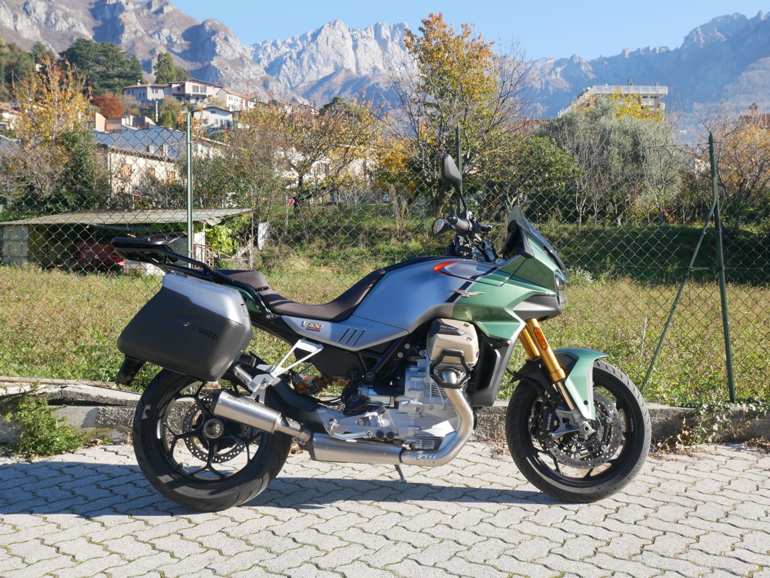 Avion GT (black paint) exhaust for V100 (compatible w side bags) Avion GT (black paint) exhaust for V100 (compatible w side bags)